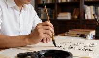 “我每天写10个小时的字。”
